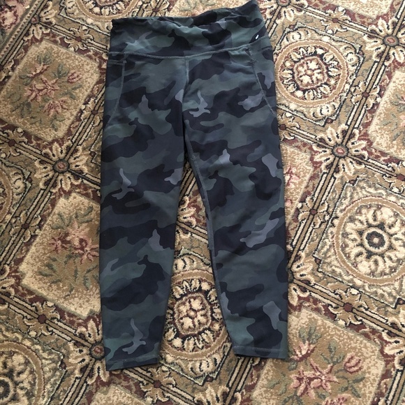 Old Navy camouflage - Active large ladies - go dry elevate leggings- like new - Picture 1 of 6